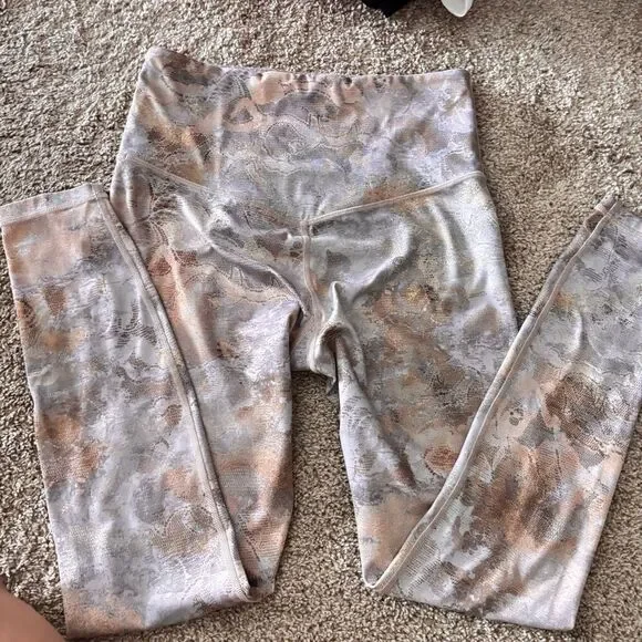 Athleta Elation Ultra High Rise Gilded Tight Cream Gray Subtle Metallic Gold S - Picture 4 of 6